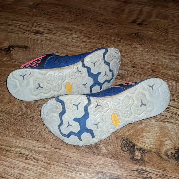 Women's 7.5 New Balance Sneakers - Picture 4 of 4